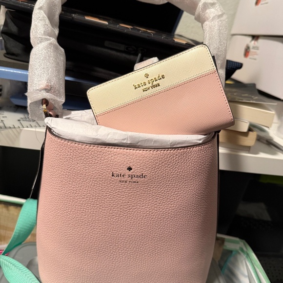 kate spade Handbags - Kate Spade Purse & Wallet